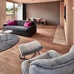 Aparthotel Staufen Am Schlossberg Mit Und Golf